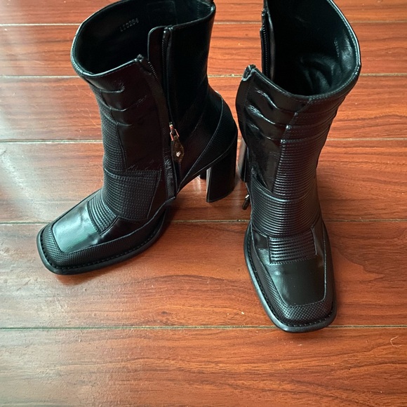 Louis Vuitton Black MoTo boots size 38 limited edition not available on LV - Picture 2 of 5